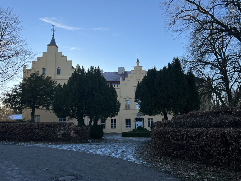 Gutshaus von Nennhausen in der Straßenansicht