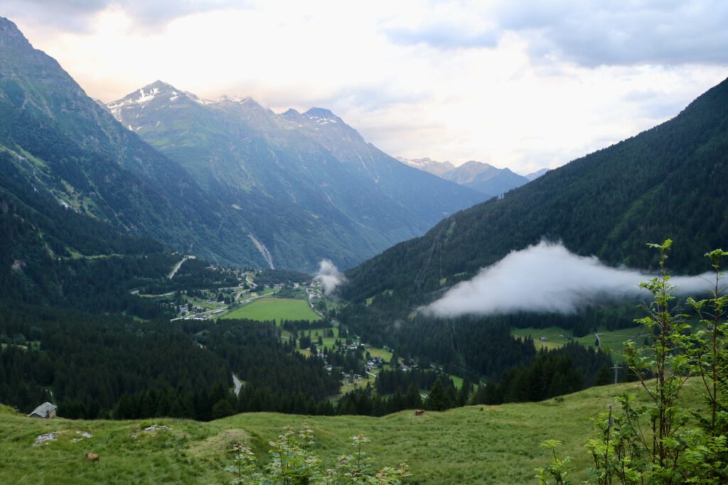 Blick vom San-Bernadino-Pass ins Tal