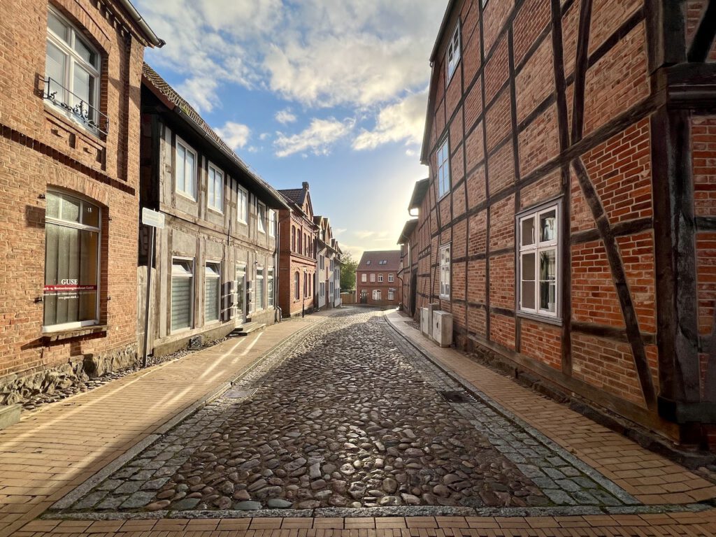 Crivitz (Mecklenburg): Straße mit historischen Häusern