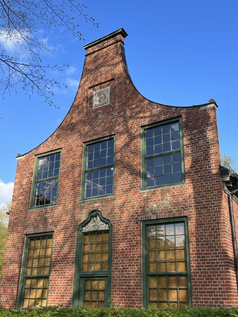 Jagdschloss Stern in Potsdam: Die Fassade ist im holländischen Stil gehalten