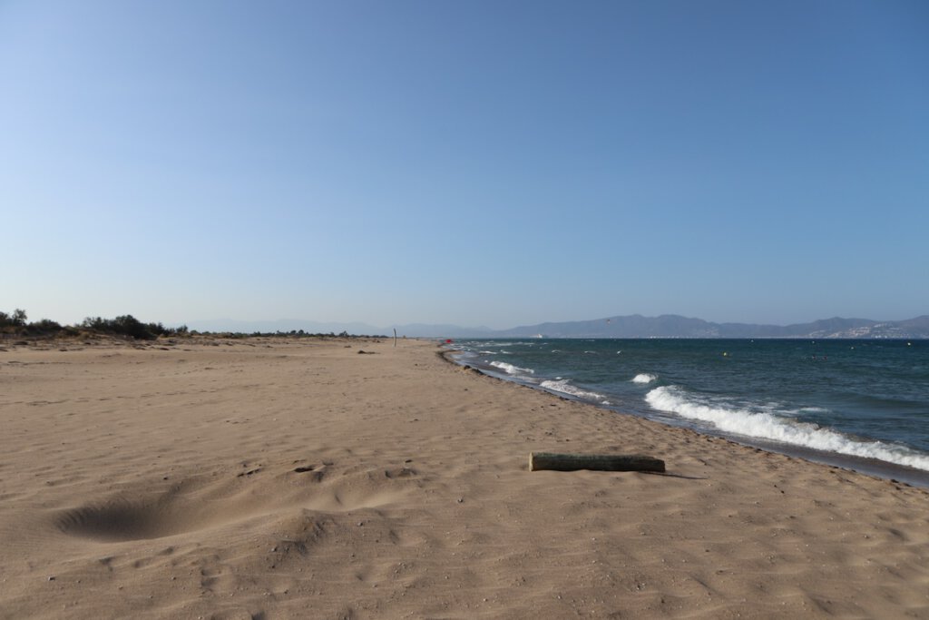 Strand an der Bucht von Roses