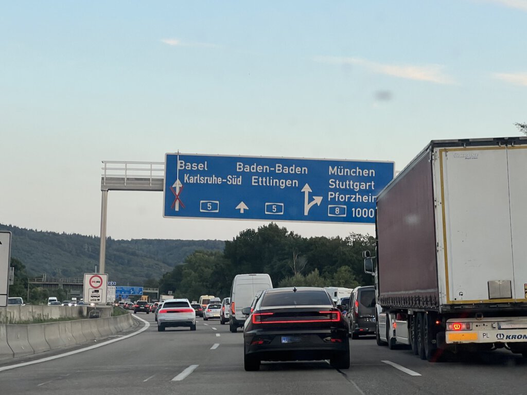 Stau auf der Autobahn auf dem Weg an die Costa Brava