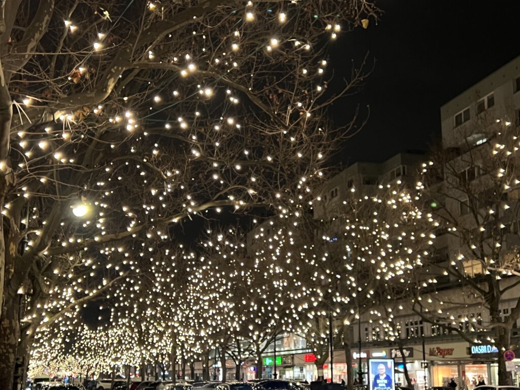 Adventsbeleuchtung auf dem Kurfürstendamm in Berlin
