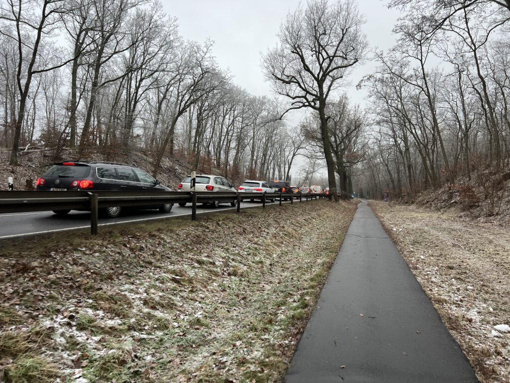 Stau wegen einer Traktorblockade der Bauern in Potsdam