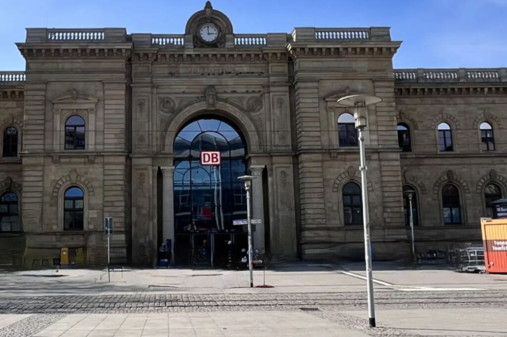 Magdeburg Hauptbahnhof: Bahnhofsgebäude