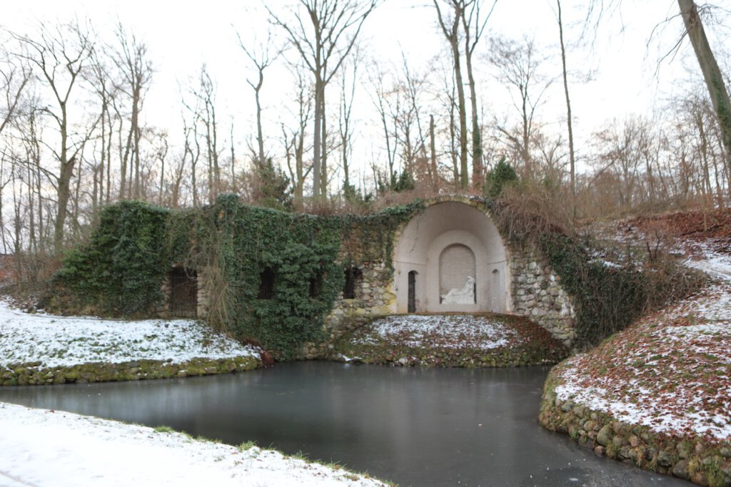 Rheinsberg: Felsengrotte / Egeriagrotte