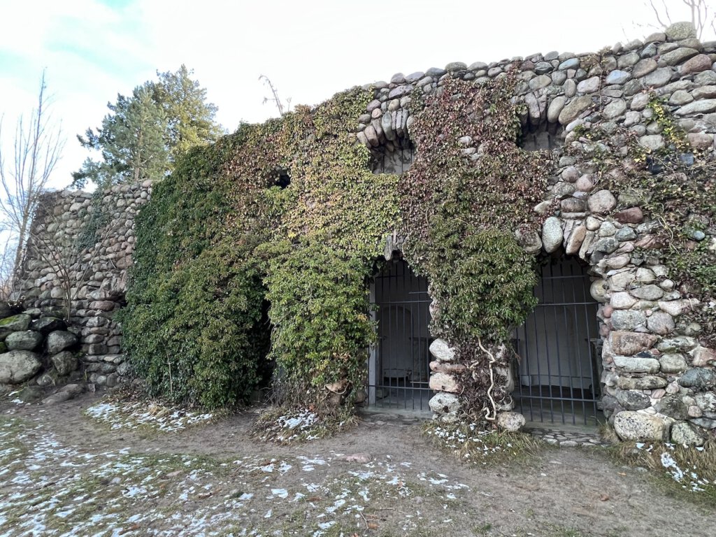 Felsengrotte im Lustgarten von Rheinsberg