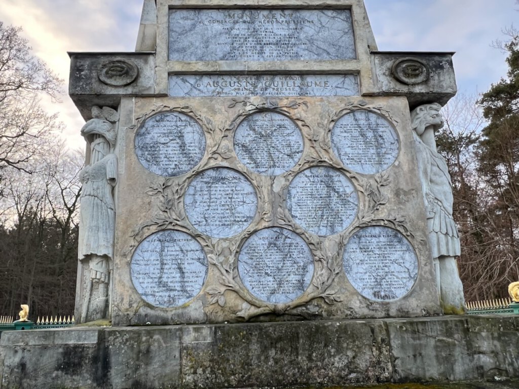 Gedenktafeln am Rheinsberger Obelisk