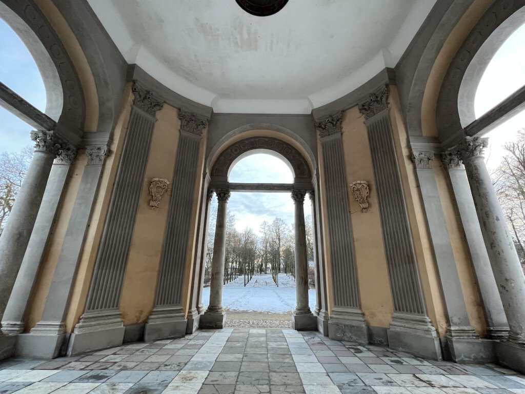 Orangerierondell Rheinsberg: Überdachter Bereich
