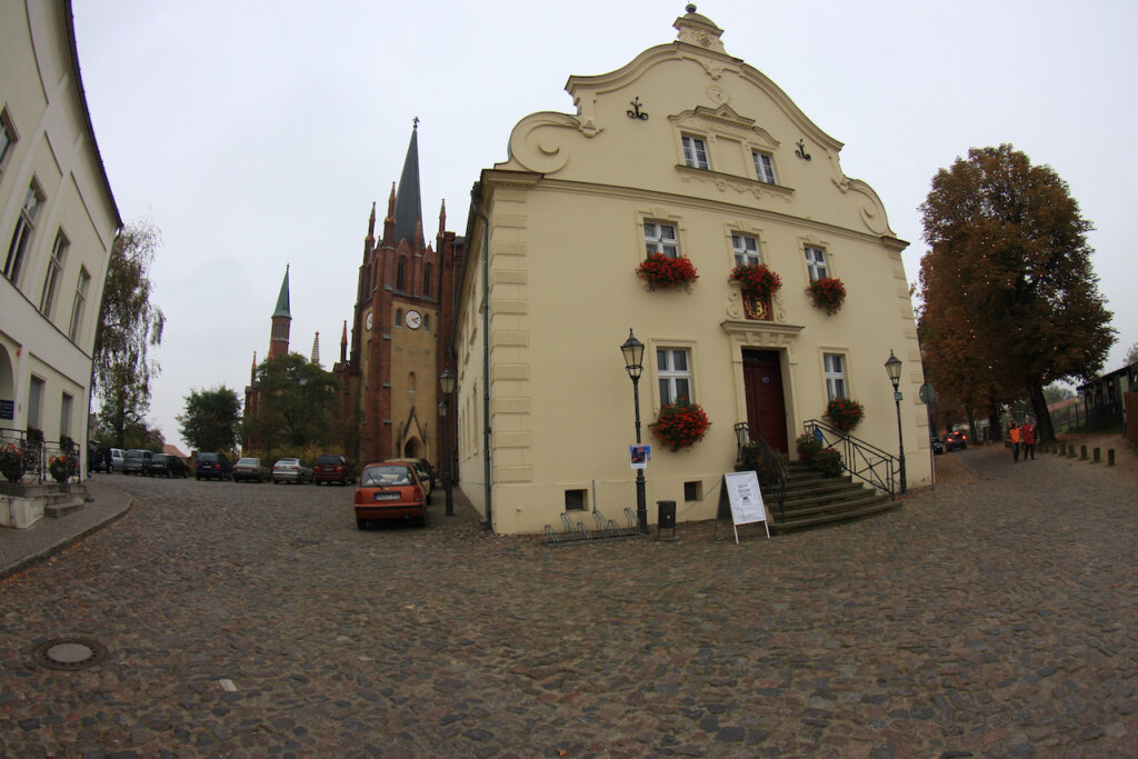 Zentrum der Inselstadt in Werder (Havel) mit Blick auf das alte Rathaus und die Kirche