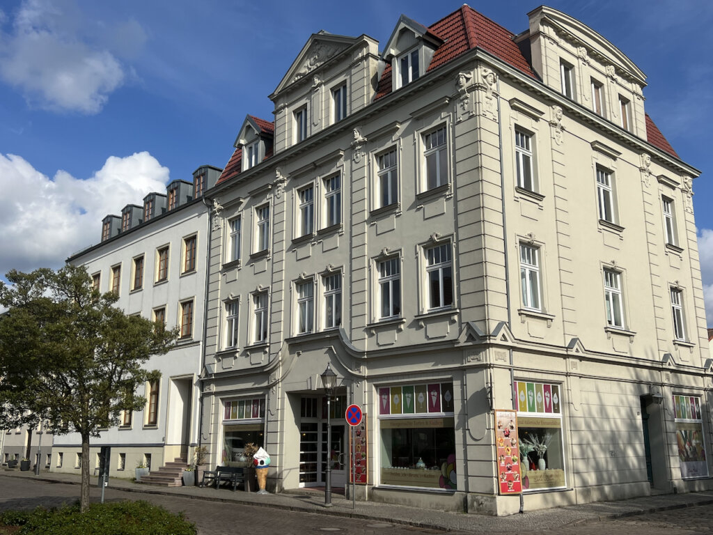 Das ehemalige Warenhaus Bergel in der Torstraße in Werder (Havel)