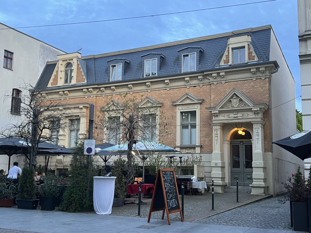 Wohn- und Geschäftshaus in der Straße Unter den Linden in Werder (Havel)
