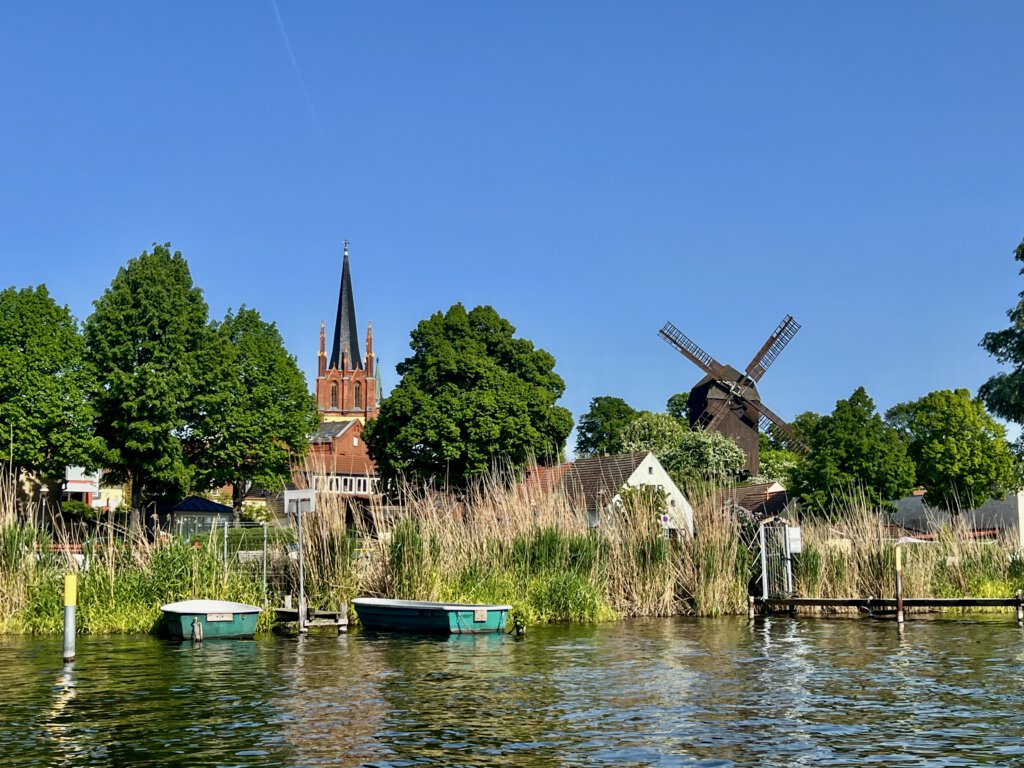 Werder (Havel): Inselstadt mit Heilig-Geist-Kirche und Bockwindmühle
