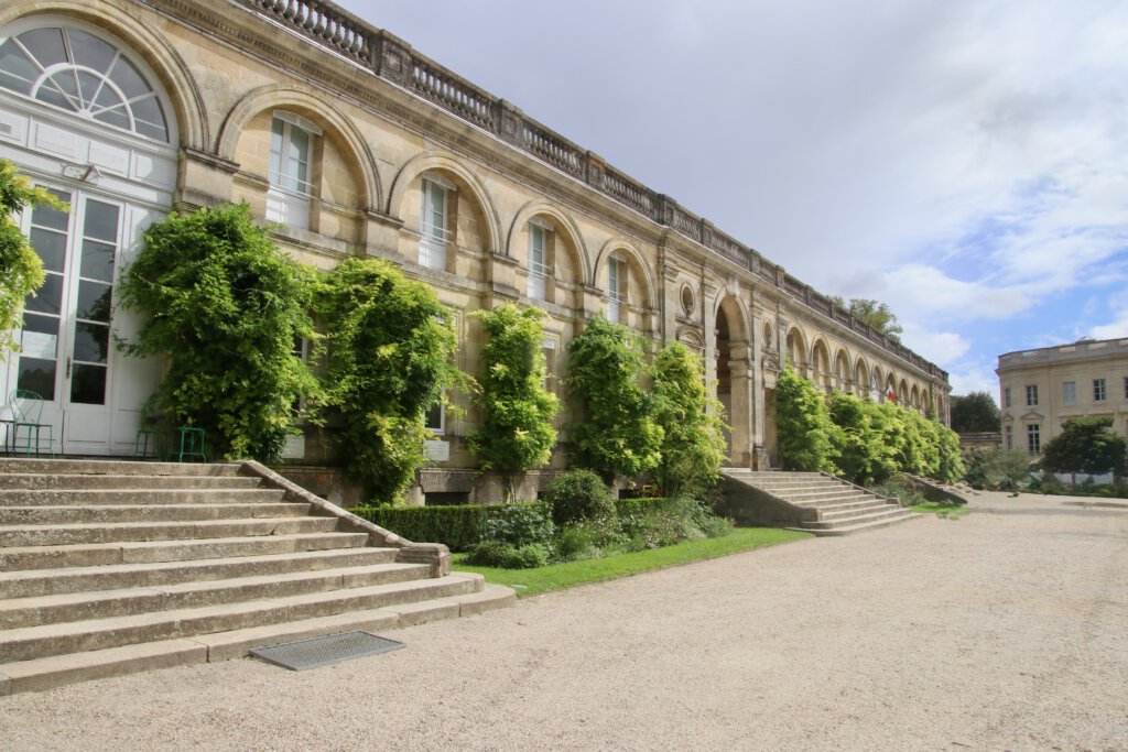 Pavillon de l'ancienne serre. Das alte Gewächshaus des botanischen Gartens im Jardin public in Bordeaux