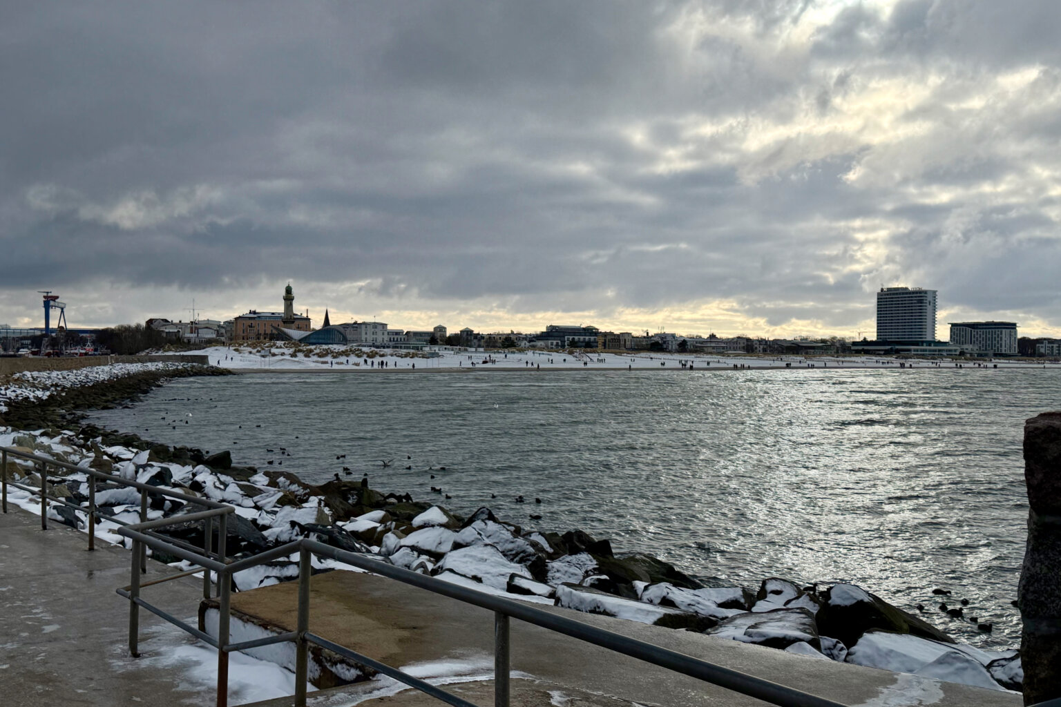 Von Berlin nach Warnemünde mit dem Deutschlandticket: ein Wintertag an der Ostsee Warnemünde - 1